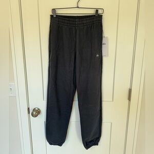 Black Renown Heavy Weight Cuffed Sweatpants